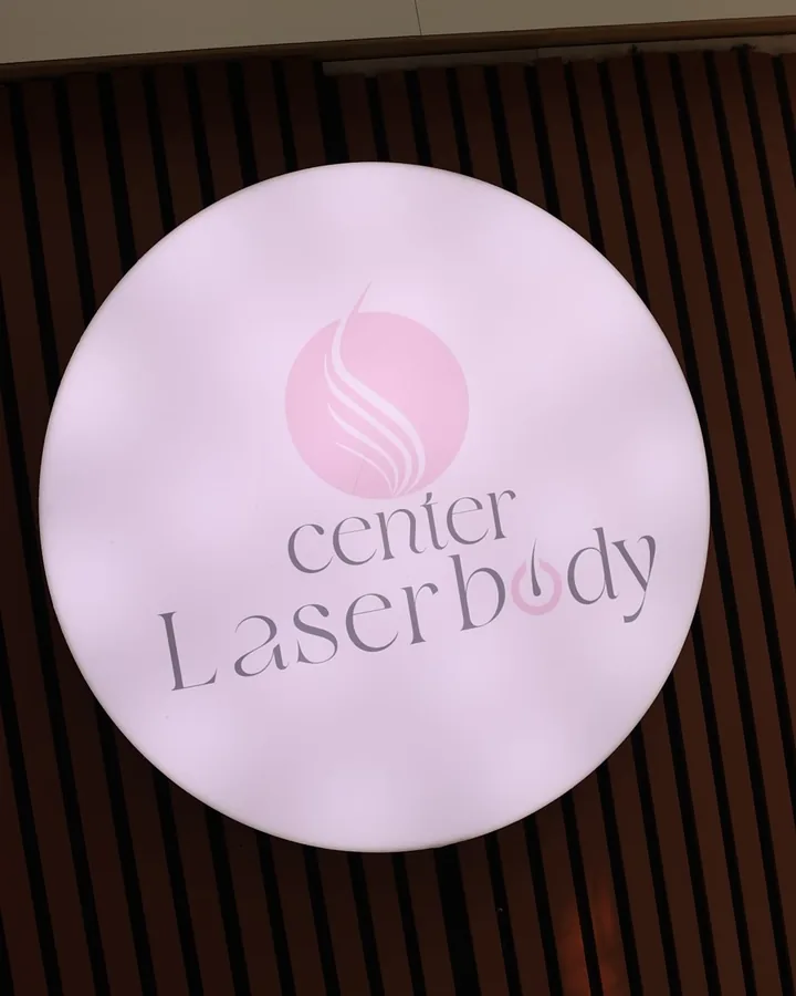 Enseigne lumineuse Laser Body Center à Bois-Colombes